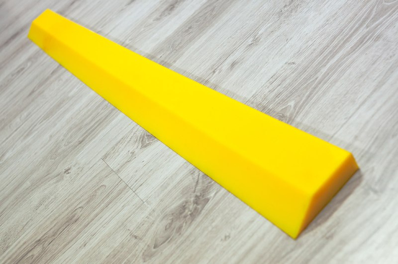 Zgarniacz poliuretanowy wał łąkowy 1150x125x30mm lemiesz elastomer Zgarniacz poliuretanowy wał łąkowy 1150x125x30mm lemiesz elastomer