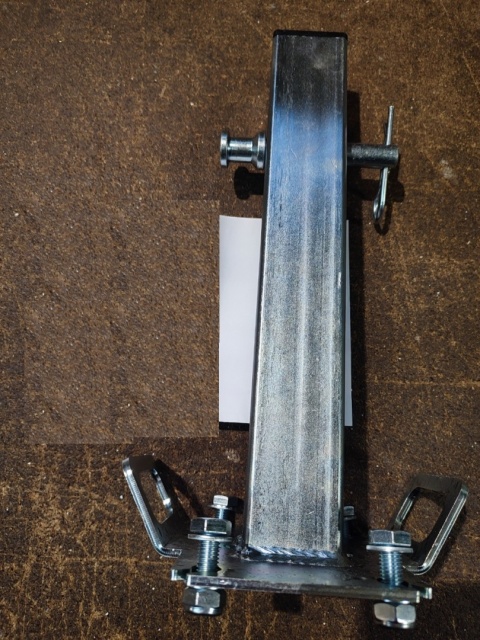 Pionowa podpora koła z regulacją wysokości do zamiatarki ZML